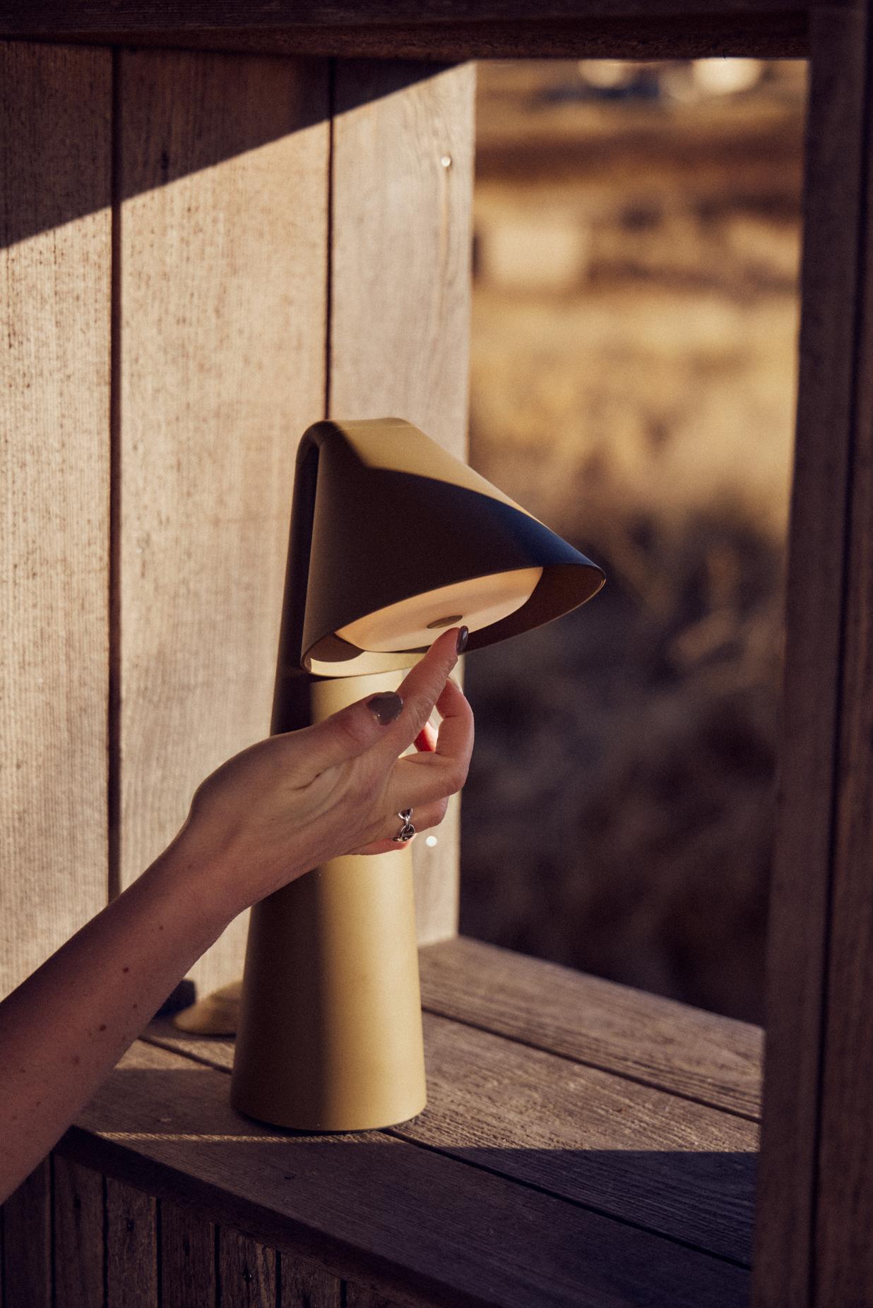 AMI trådløs bordlampe